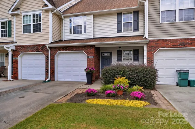 a front view of house with yard