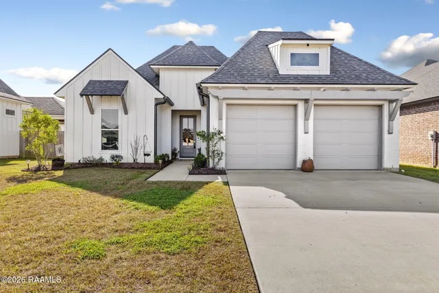 $345,900 | 426 Sandy Bay Drive, Broussard, LA 70518