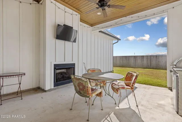 $345,900 | 426 Sandy Bay Drive, Broussard, LA 70518