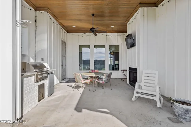 $345,900 | 426 Sandy Bay Drive, Broussard, LA 70518