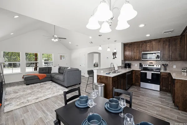 $275,000 | 1956 Tanglewood Trail, Spring Branch, TX 78070