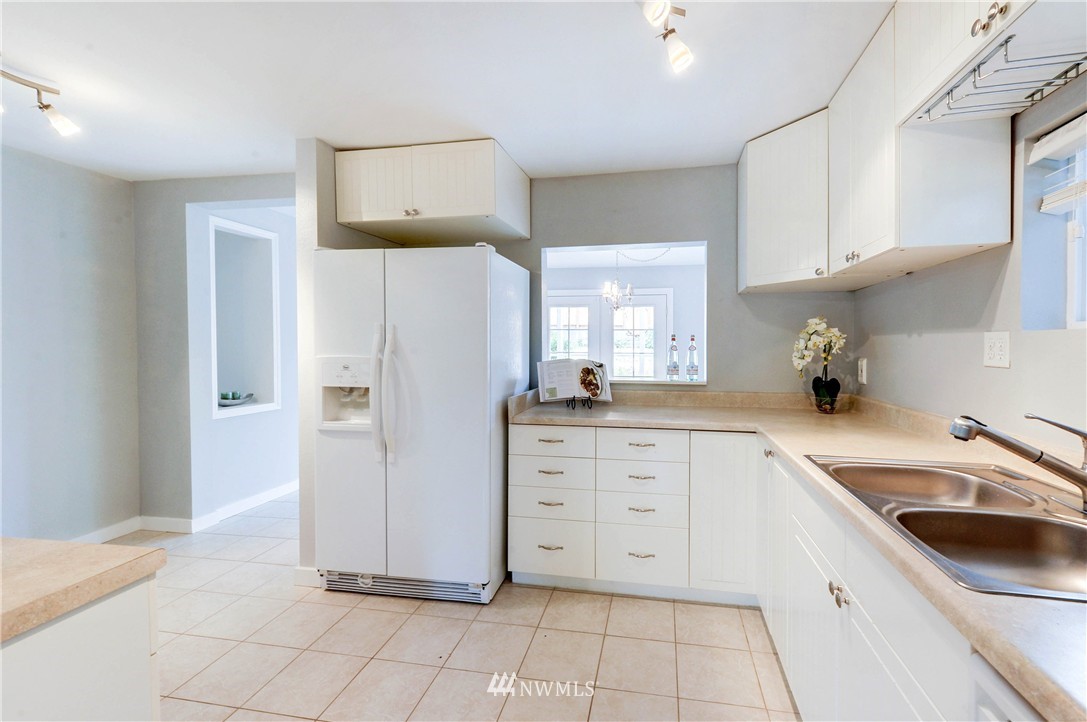 1706 Wheaton Way Bremerton, WA 98310 - Photo 8 of 25 Gallery Image 8