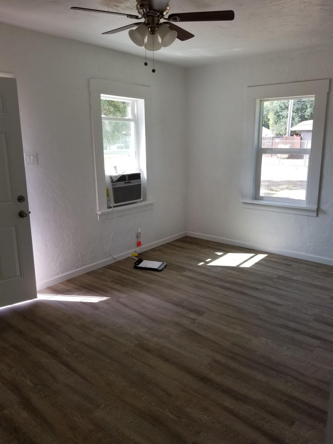618 J Street Modesto, CA 95354 - Photo 22 of 38 a view of a livingroom with a window