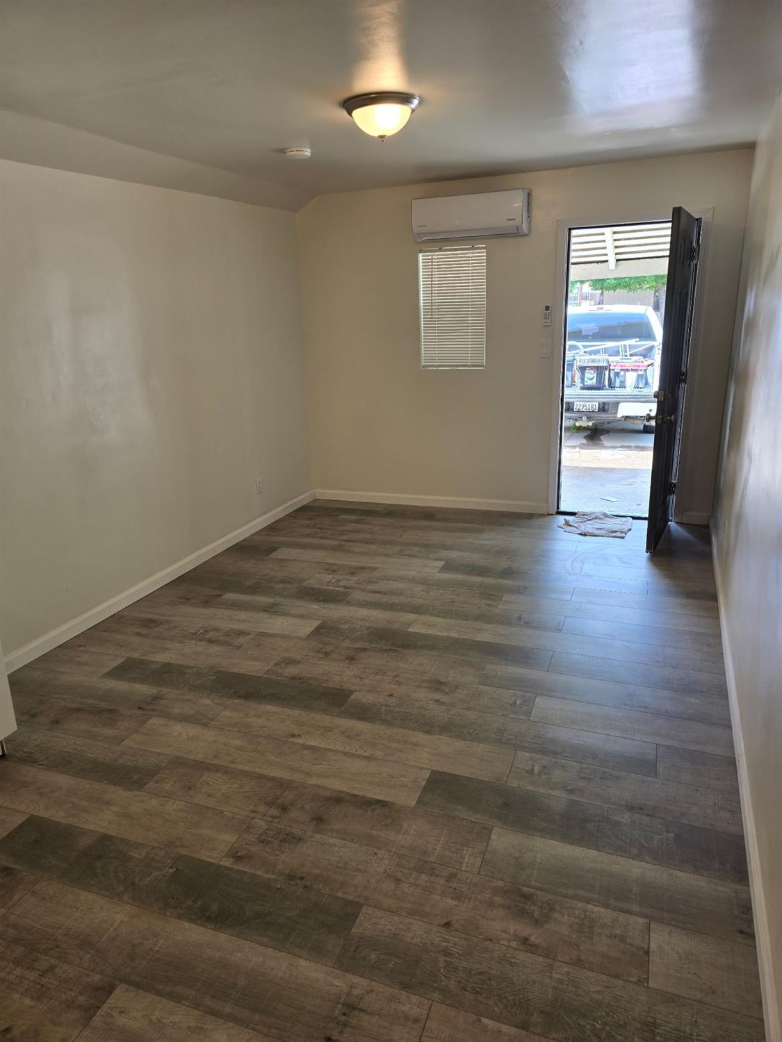 618 J Street Modesto, CA 95354 - Photo 31 of 38 a view of an empty room and a window