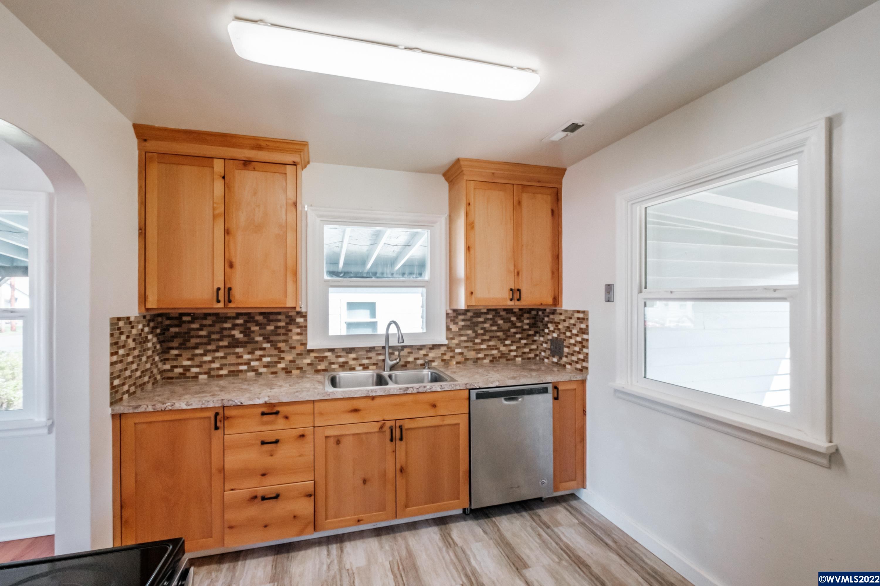 1342 Southwest 15th Avenue Albany, OR 97321 - Photo 12 of 34 Gallery Image 12