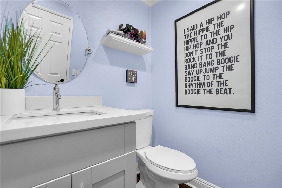 13086 Vía Salvia Riverside, CA 92503 - Photo 6 of 15 Guest Bathroom