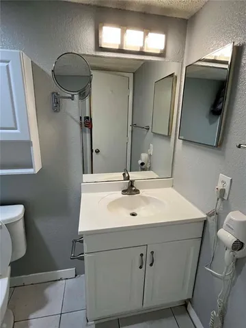 $1,400 | 2700 Coconut Bay Lane, Unit 423 (2C), Sarasota, FL 34237