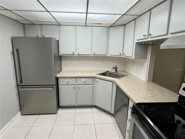 $1,400 | 2700 Coconut Bay Lane, Unit 423 (2C), Sarasota, FL 34237