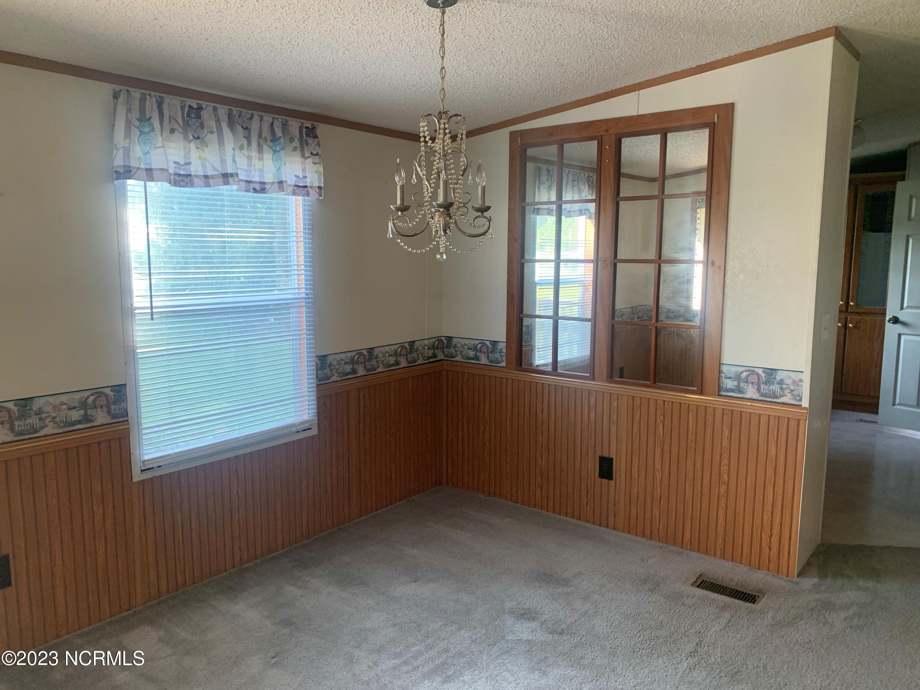 1333 Blue Creek Road, Unit 62 Jacksonville, NC 28540 - Photo 5 of 20 dining room