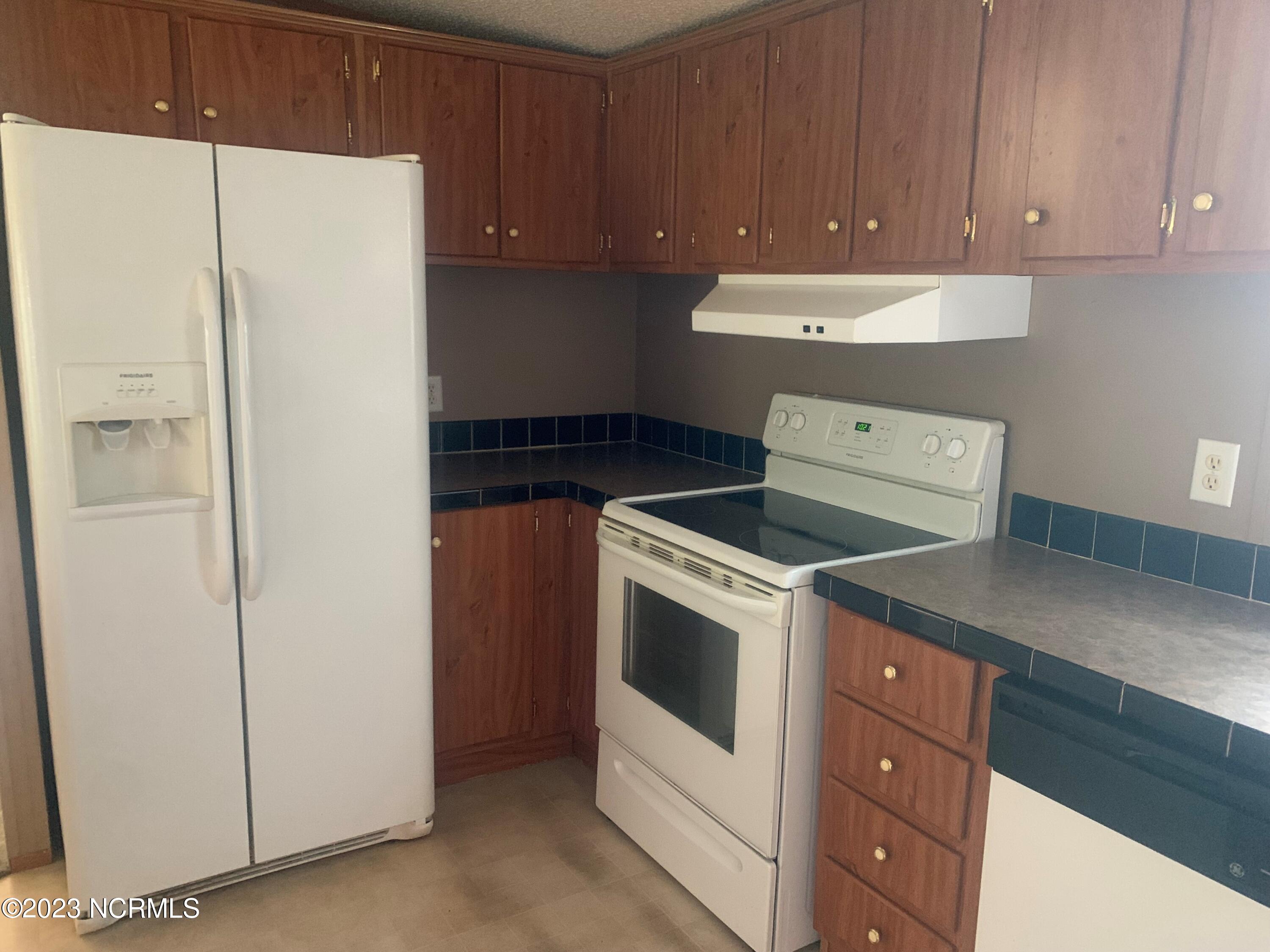 1333 Blue Creek Road, Unit 62 Jacksonville, NC 28540 - Photo 6 of 20 kitchen 1
