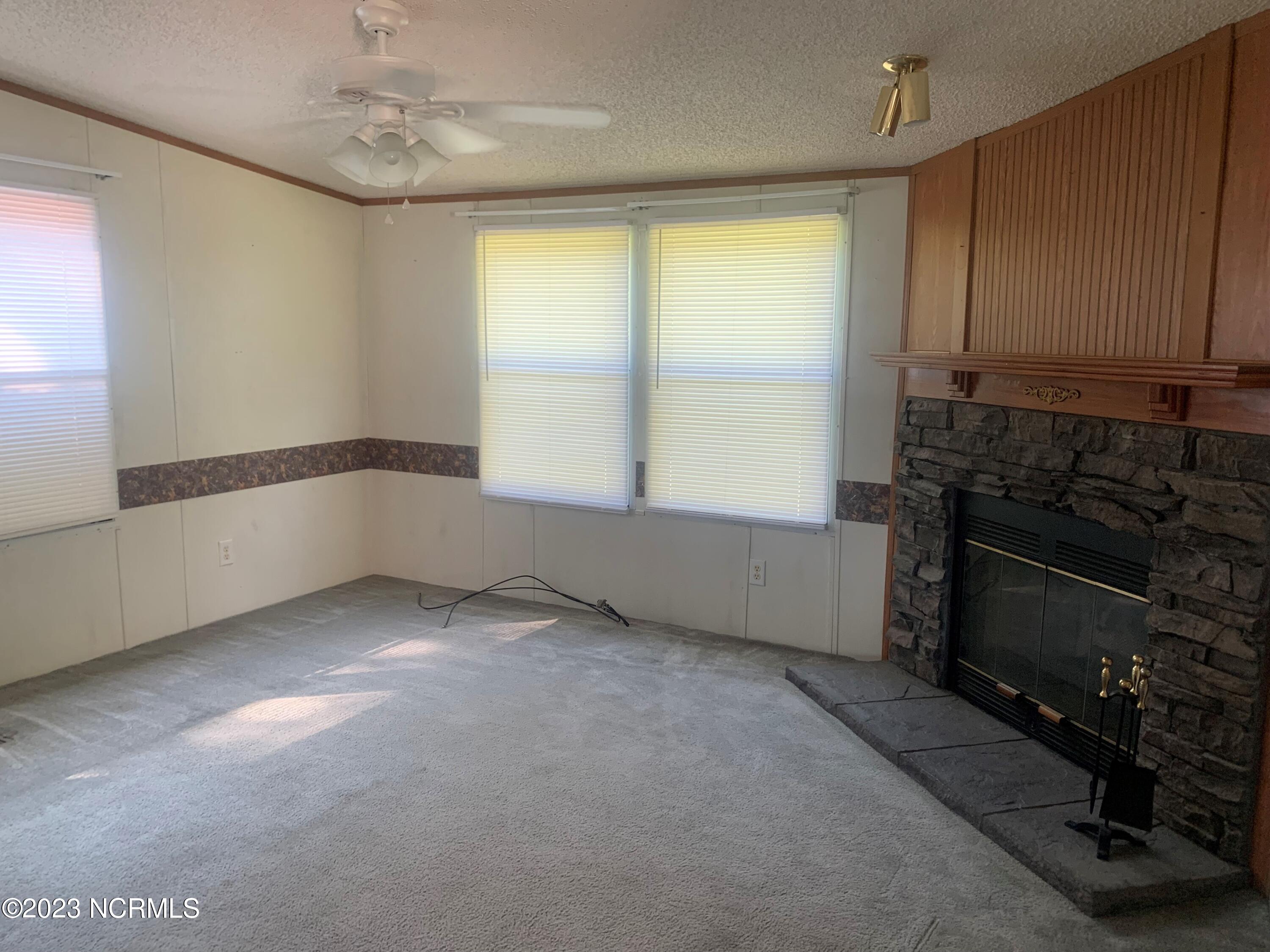 1333 Blue Creek Road, Unit 62 Jacksonville, NC 28540 - Photo 9 of 20 living room 1