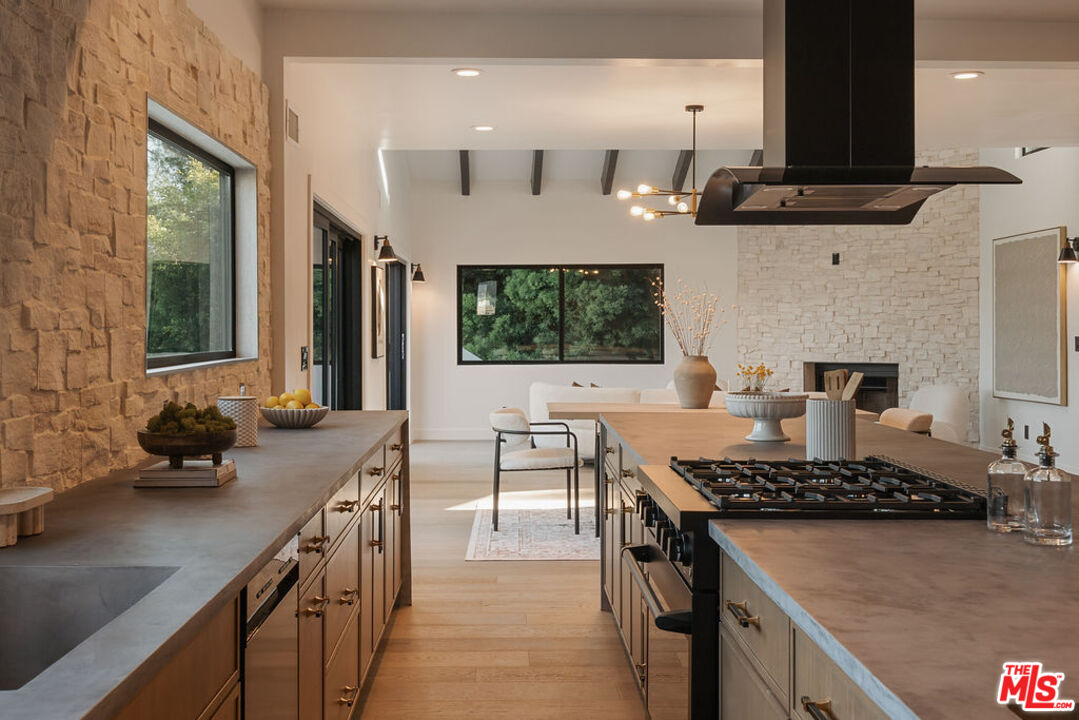 2474 Silver Ridge Avenue Los Angeles, CA 90039 - Photo 6 of 56
