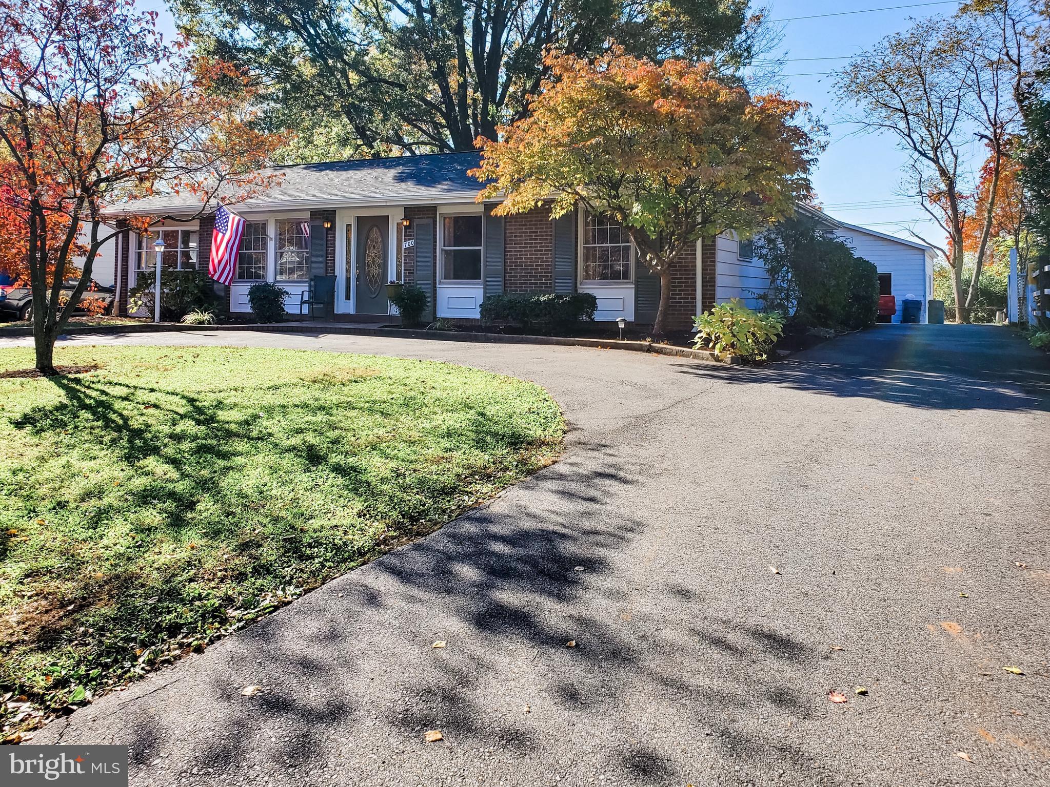 700 Williamsburg Road Sterling, VA 20164 - Photo 2 of 33 Gallery Image 2