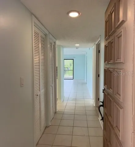 a view of an entryway with a livingroom