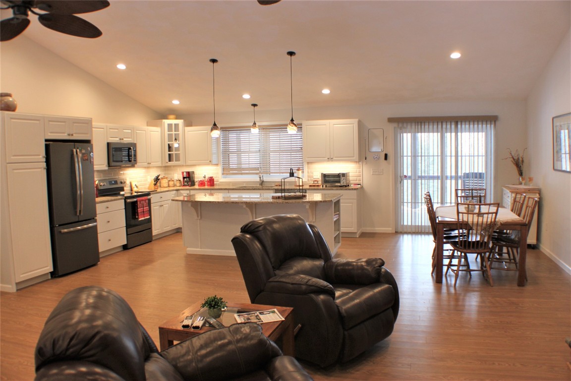 137 Mason Road Vestal, NY 13850 - Photo 8 of 49