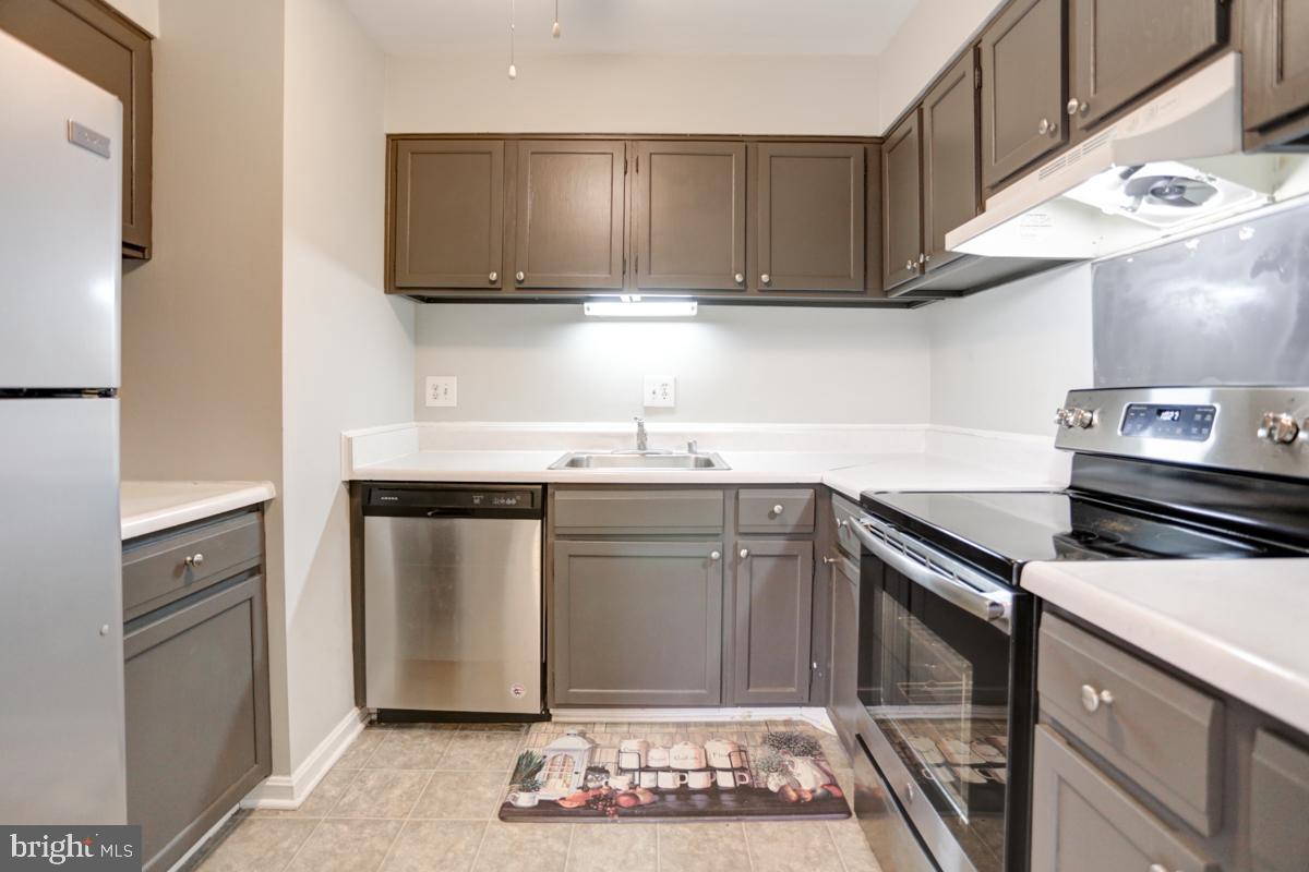 6139 Edsall Road, Unit I Alexandria, VA 22304 - Photo 15 of 26 Lots of cabinet storage