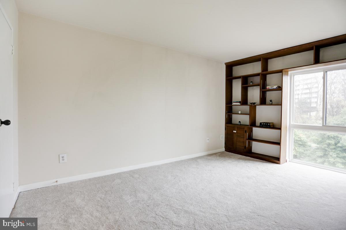 6139 Edsall Road, Unit I Alexandria, VA 22304 - Photo 18 of 26 Spacious bedroom