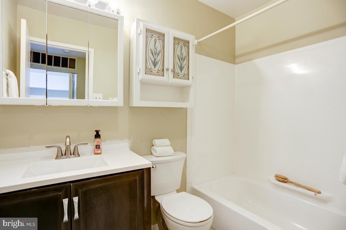 6139 Edsall Road, Unit I Alexandria, VA 22304 - Photo 22 of 26 Updated bath