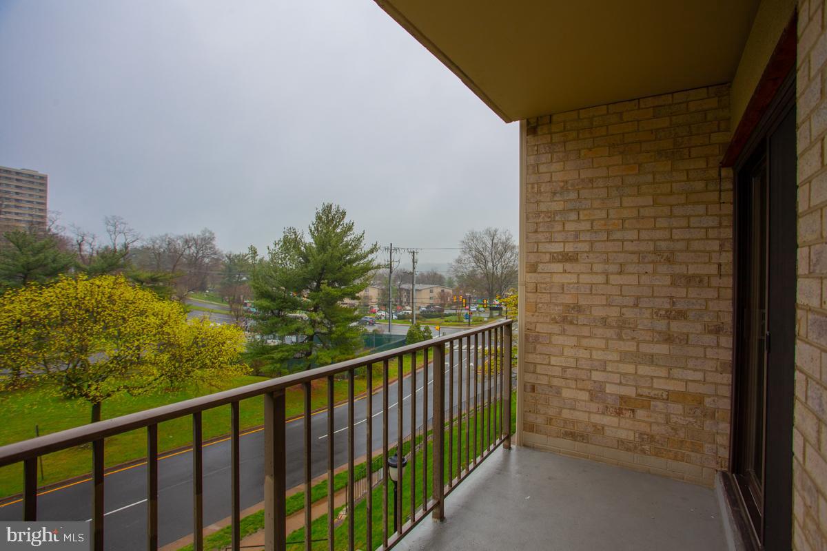 6139 Edsall Road, Unit I Alexandria, VA 22304 - Photo 25 of 26 Scenic balcony views