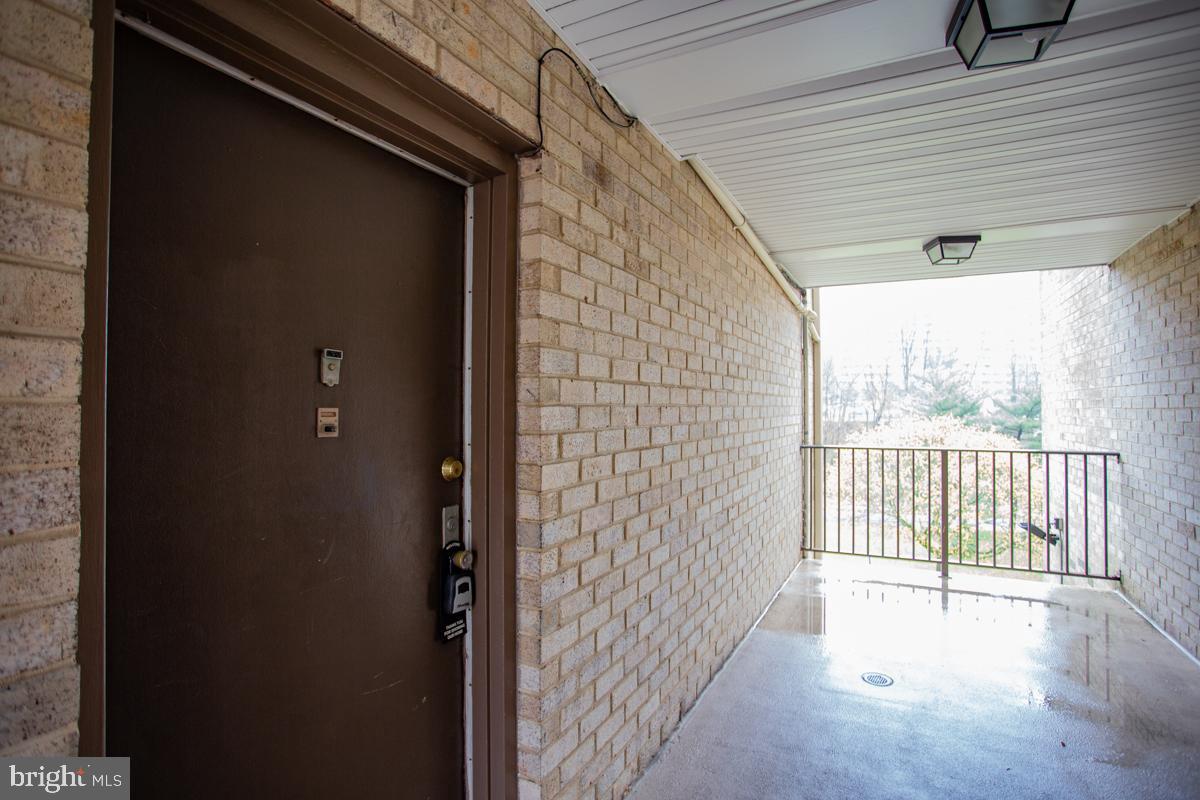 6139 Edsall Road, Unit I Alexandria, VA 22304 - Photo 3 of 26 Main entrance