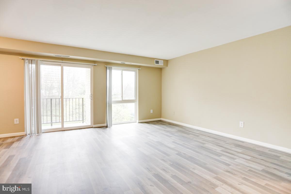 6139 Edsall Road, Unit I Alexandria, VA 22304 - Photo 7 of 26 Large sliding door