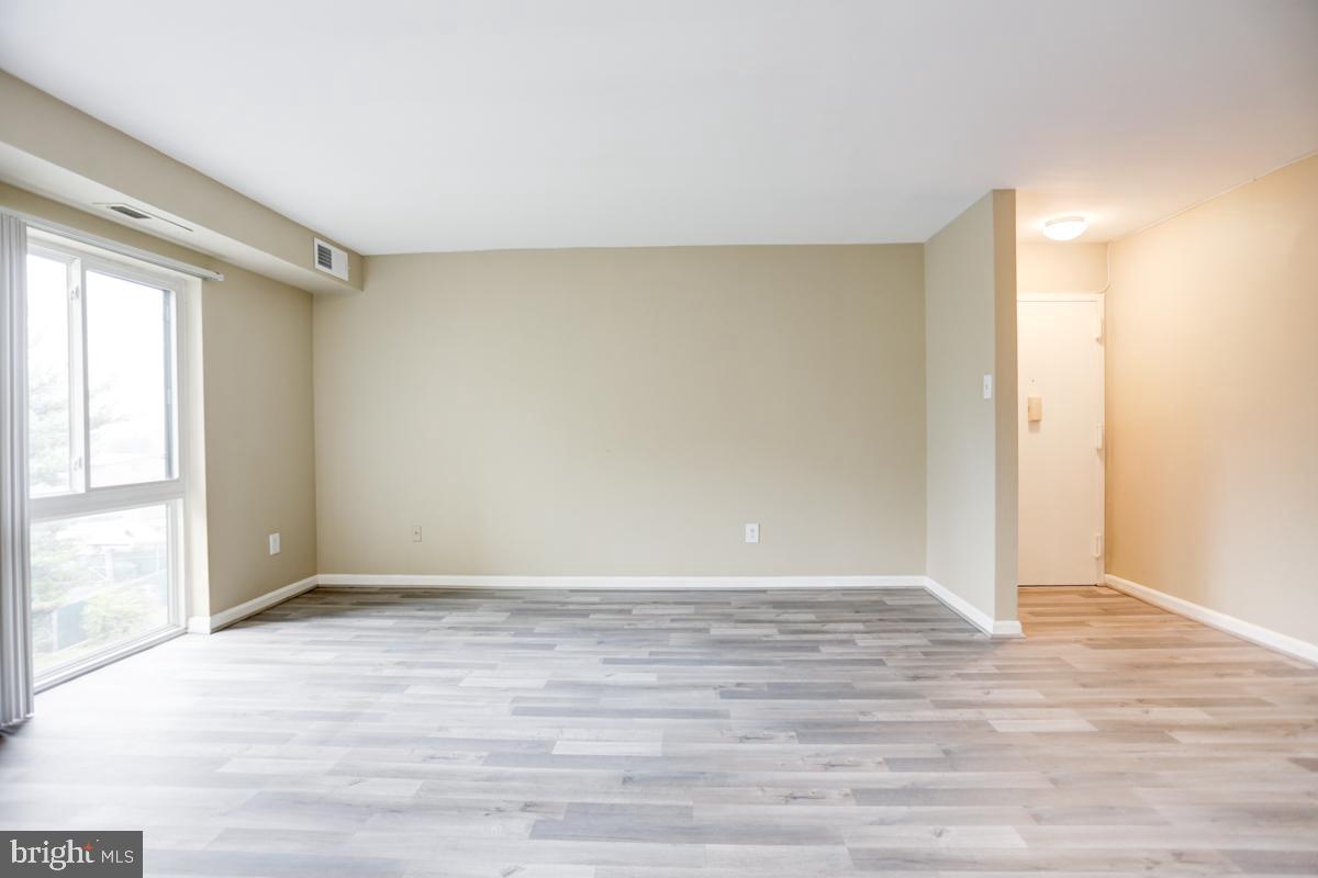 6139 Edsall Road, Unit I Alexandria, VA 22304 - Photo 9 of 26 Living room