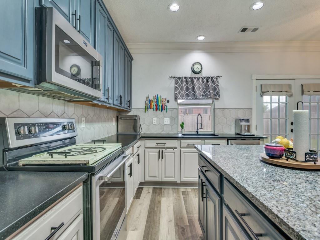 13628 Cherokee Ranch Road Fort Worth, TX 76262 - Photo 18 of 38 Granite countertops