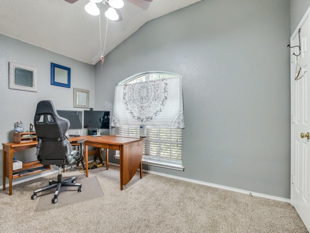 13628 Cherokee Ranch Road Fort Worth, TX 76262 - Photo 21 of 38 high ceilings