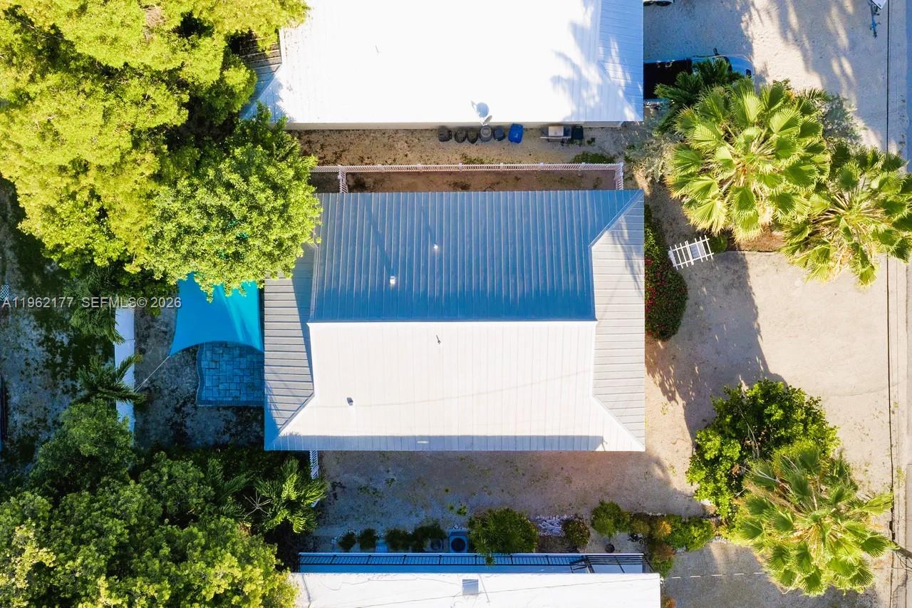 29 Bass Avenue Key Largo, FL 33037 - Photo 20 of 38 a view of a yard with plants