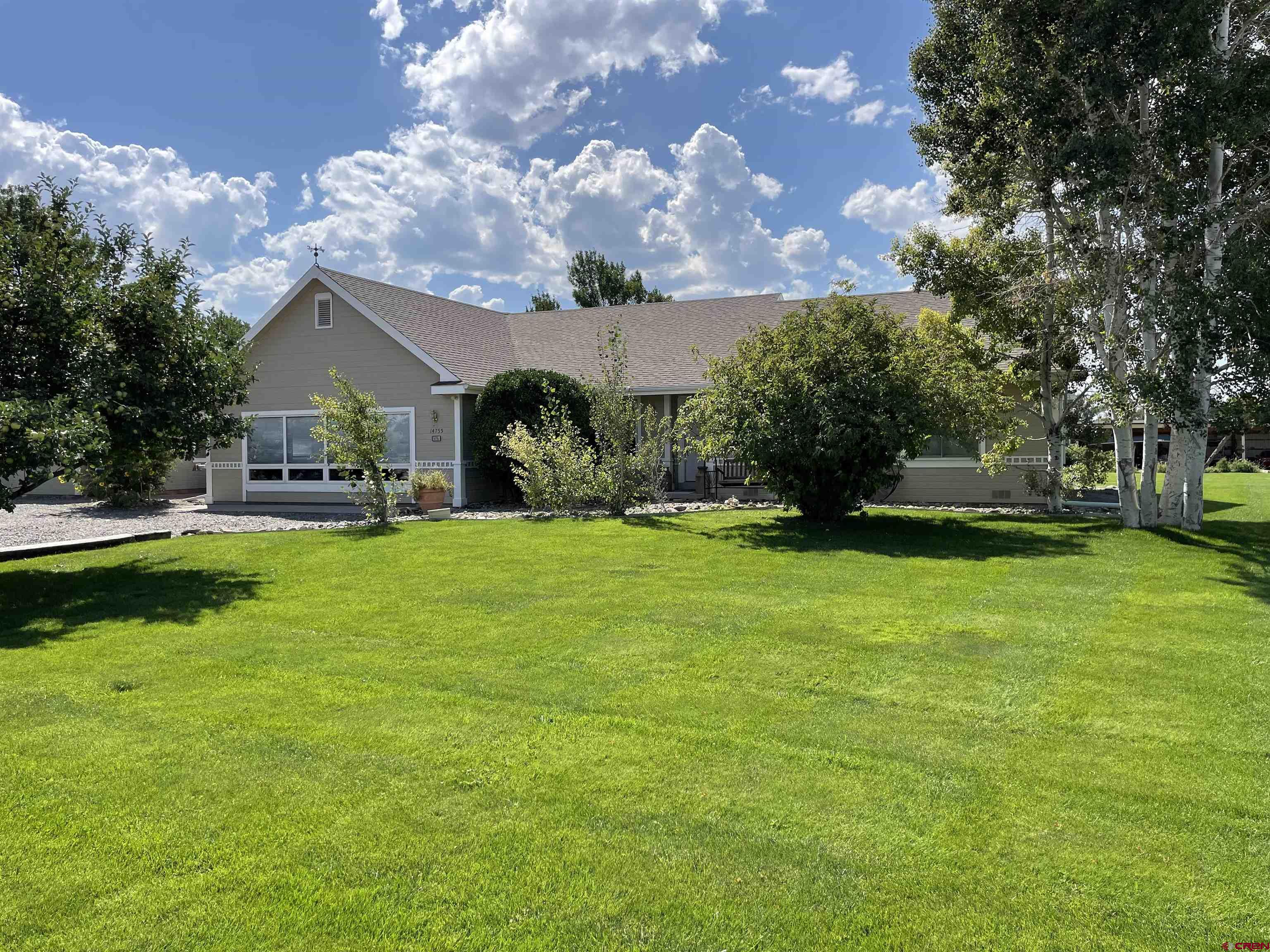 a view of house with garden and trees