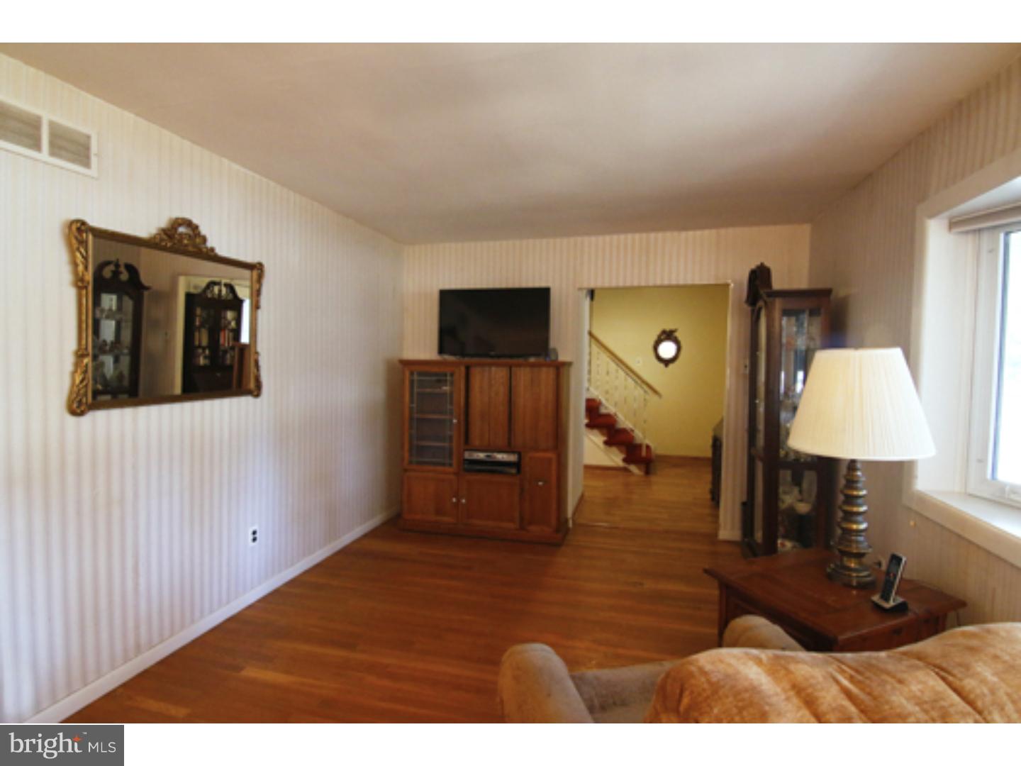 1208 Weber Road Warminster, PA 18974 - Photo 6 of 23 Living Room