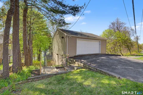 $585,000 | 11 Candlewood Springs Road, New Milford, CT 06776