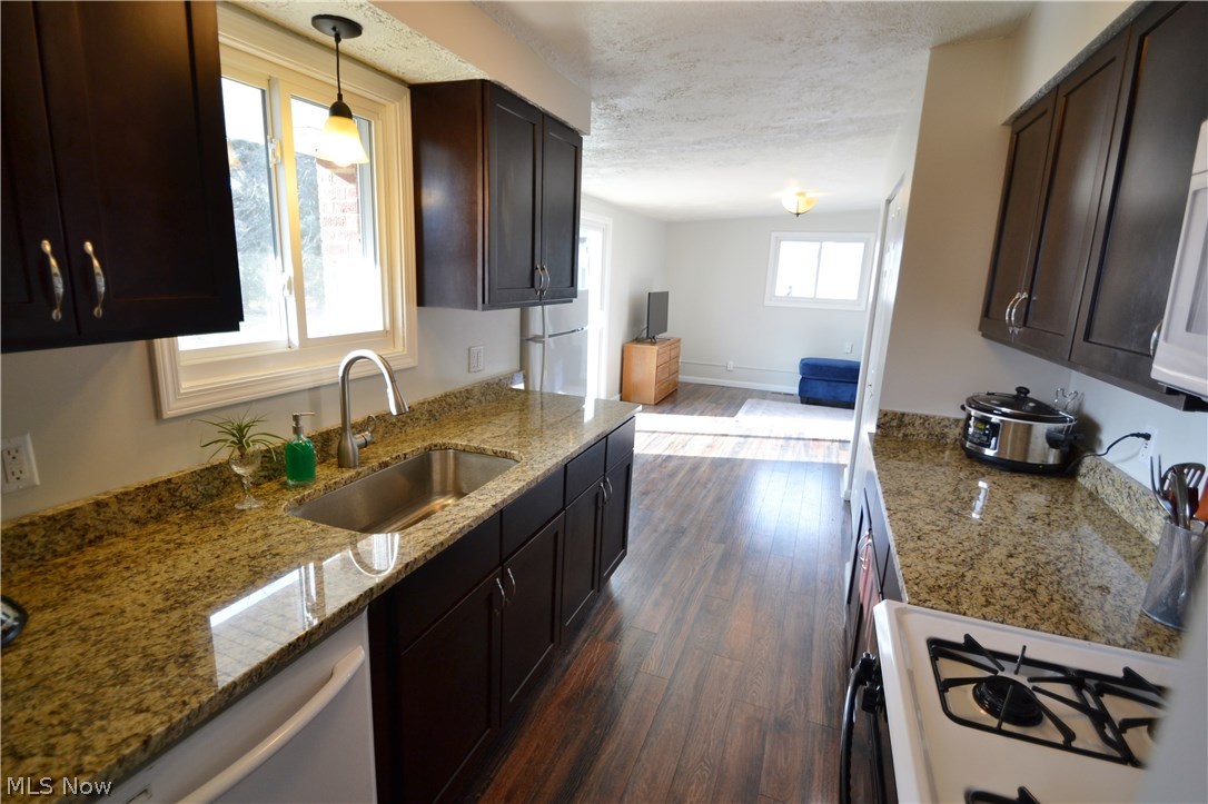 8408 Valley View Road Macedonia, OH 44056 - Photo 6 of 19 Gallery Image 6