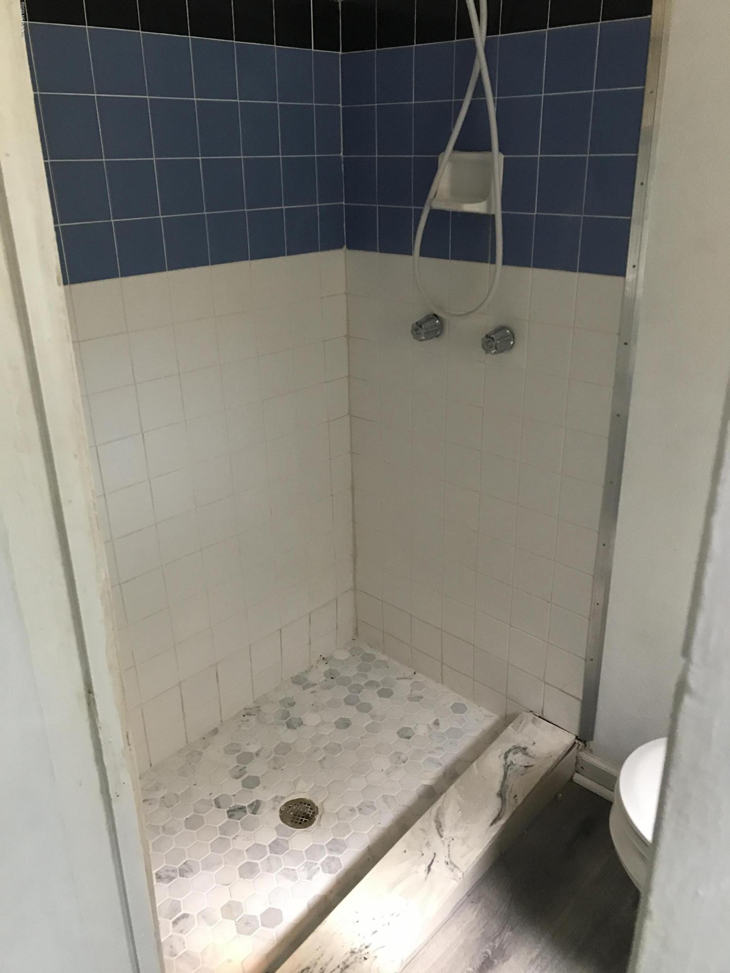 3036 Nain Road Jacksonville, FL 32207 - Photo 11 of 21 bungalow bath shower