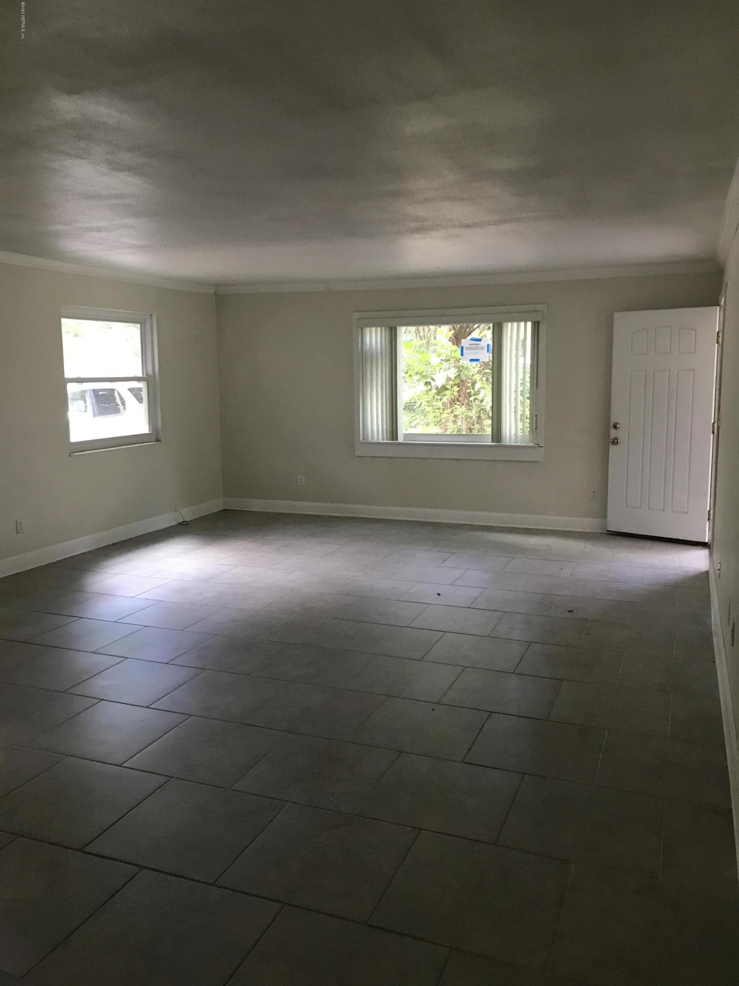 3036 Nain Road Jacksonville, FL 32207 - Photo 2 of 21 lr opp to front door