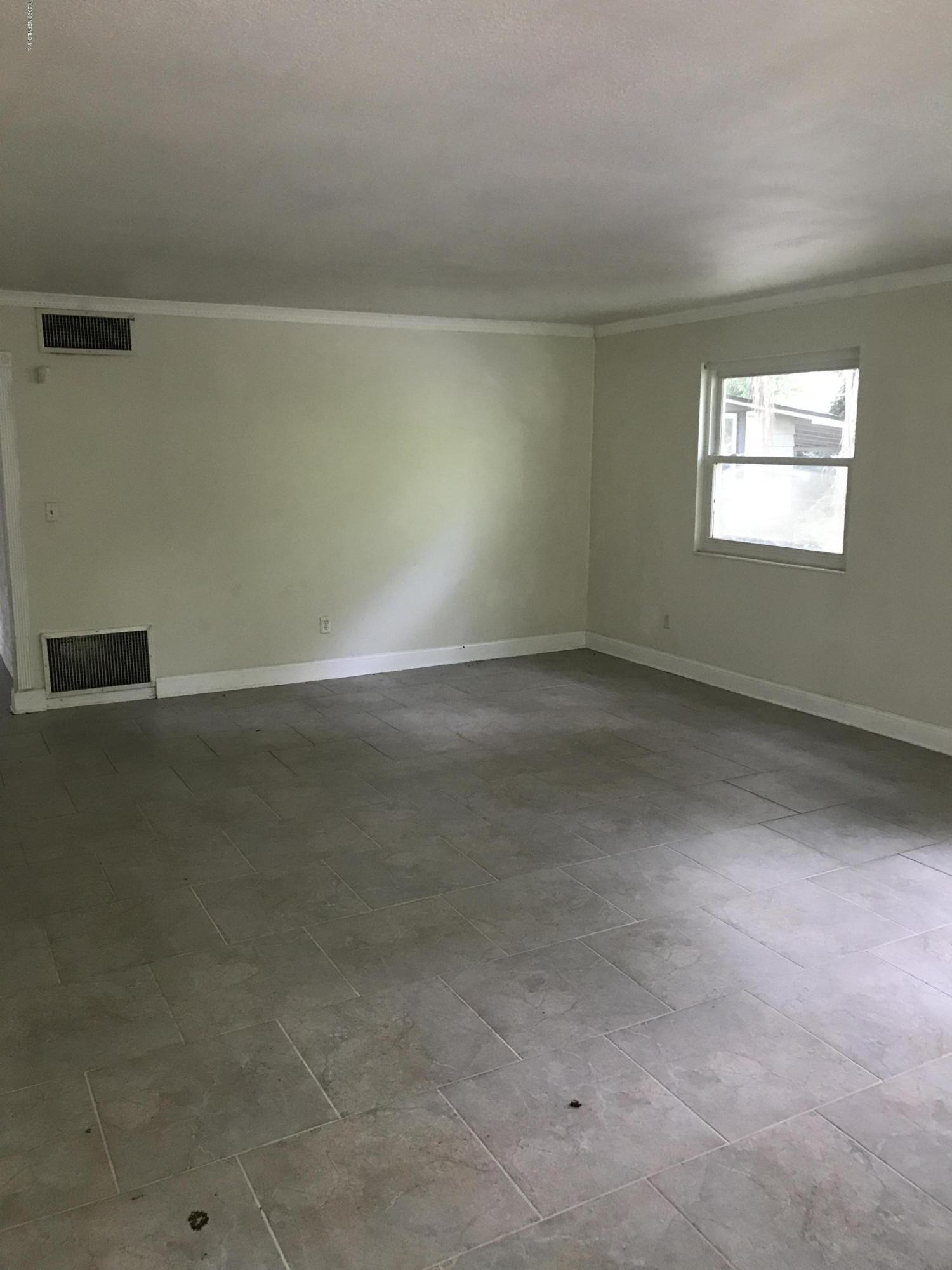 3036 Nain Road Jacksonville, FL 32207 - Photo 5 of 21 main house living room