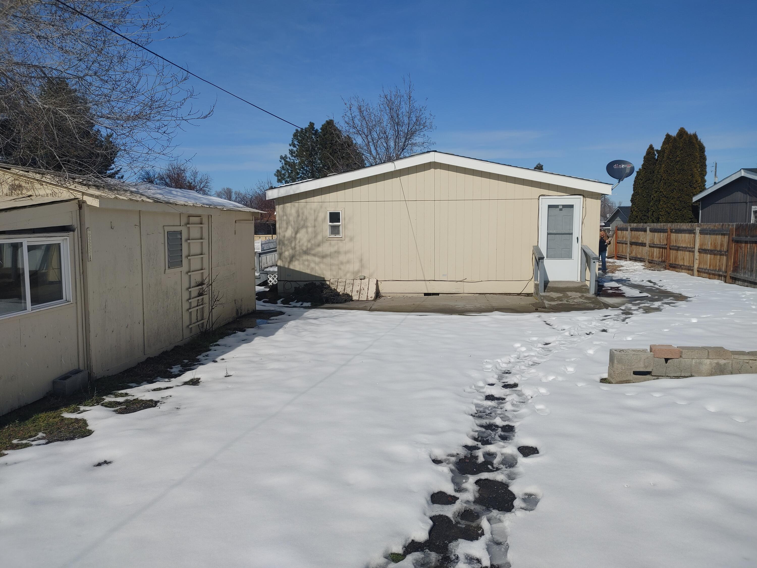 474 4th Street Madras, OR 97741 - Photo 8 of 29 4th back
