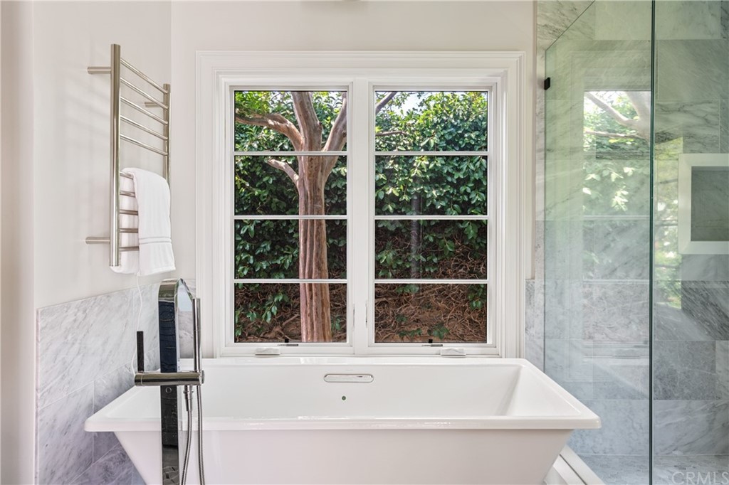 2159 Lorain Road San Marino, CA 91108 - Photo 27 of 42 a bathroom with a bathtub