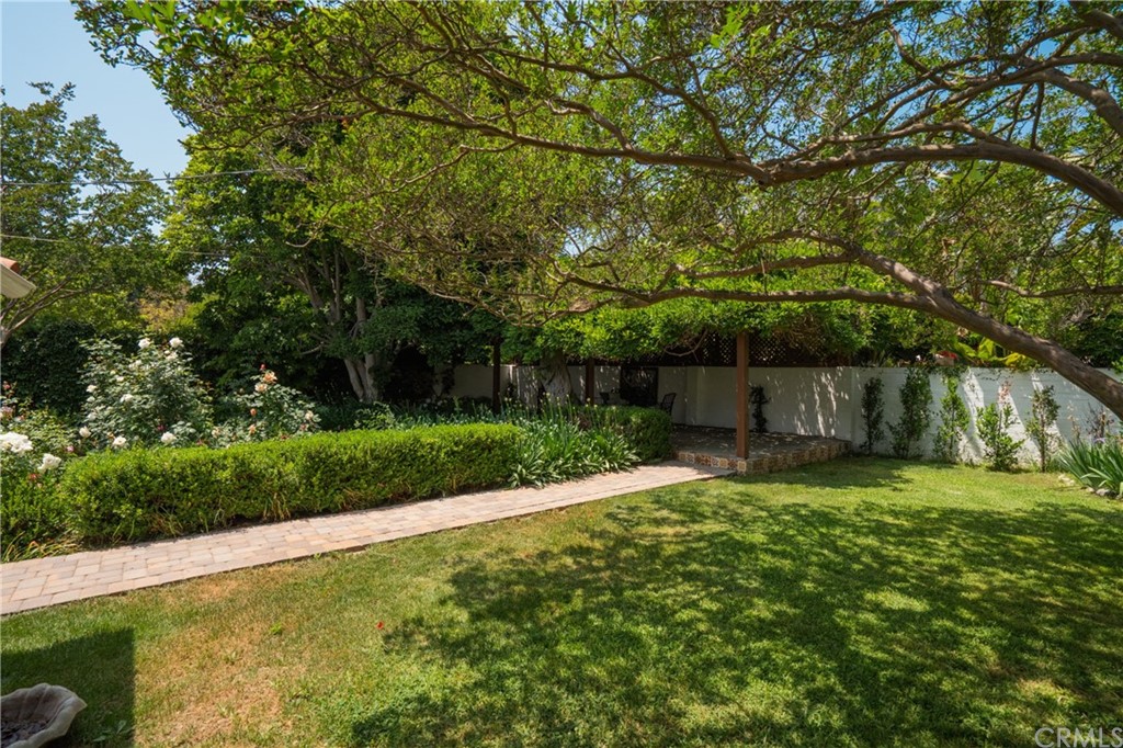 2159 Lorain Road San Marino, CA 91108 - Photo 36 of 42 a view of a back yard of the house
