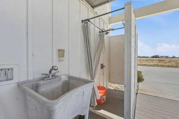 $465,000 | 108 Lakeside Cove, Martindale, TX 78655