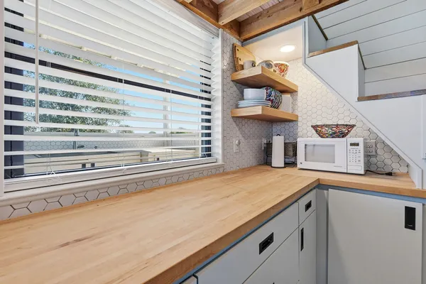 $465,000 | 108 Lakeside Cove, Martindale, TX 78655