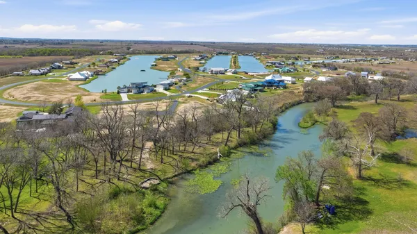 $465,000 | 108 Lakeside Cove, Martindale, TX 78655