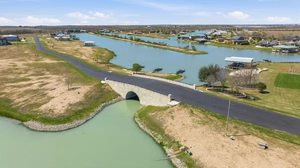 $465,000 | 108 Lakeside Cove, Martindale, TX 78655