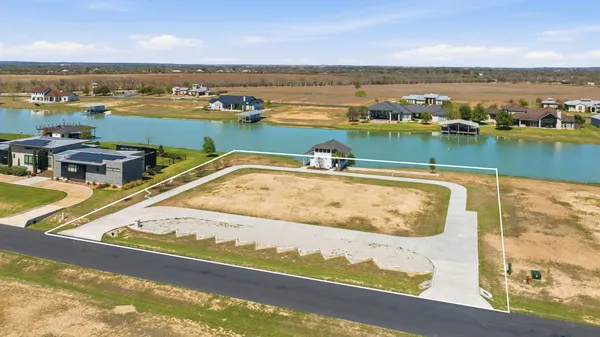 $465,000 | 108 Lakeside Cove, Martindale, TX 78655