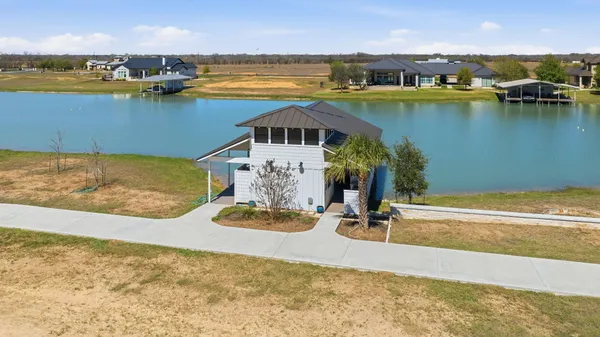 $465,000 | 108 Lakeside Cove, Martindale, TX 78655