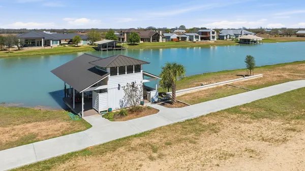 $465,000 | 108 Lakeside Cove, Martindale, TX 78655