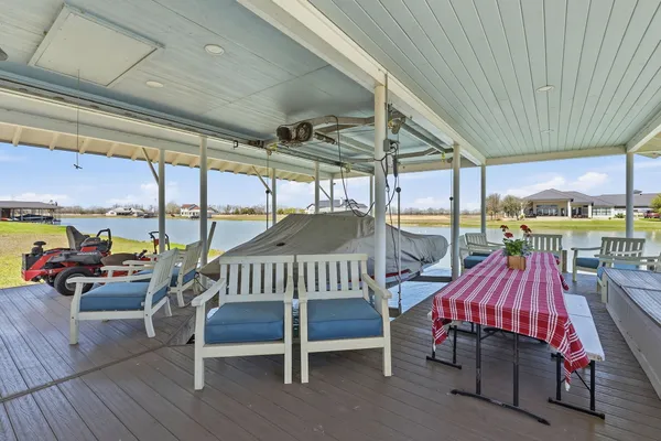 $465,000 | 108 Lakeside Cove, Martindale, TX 78655