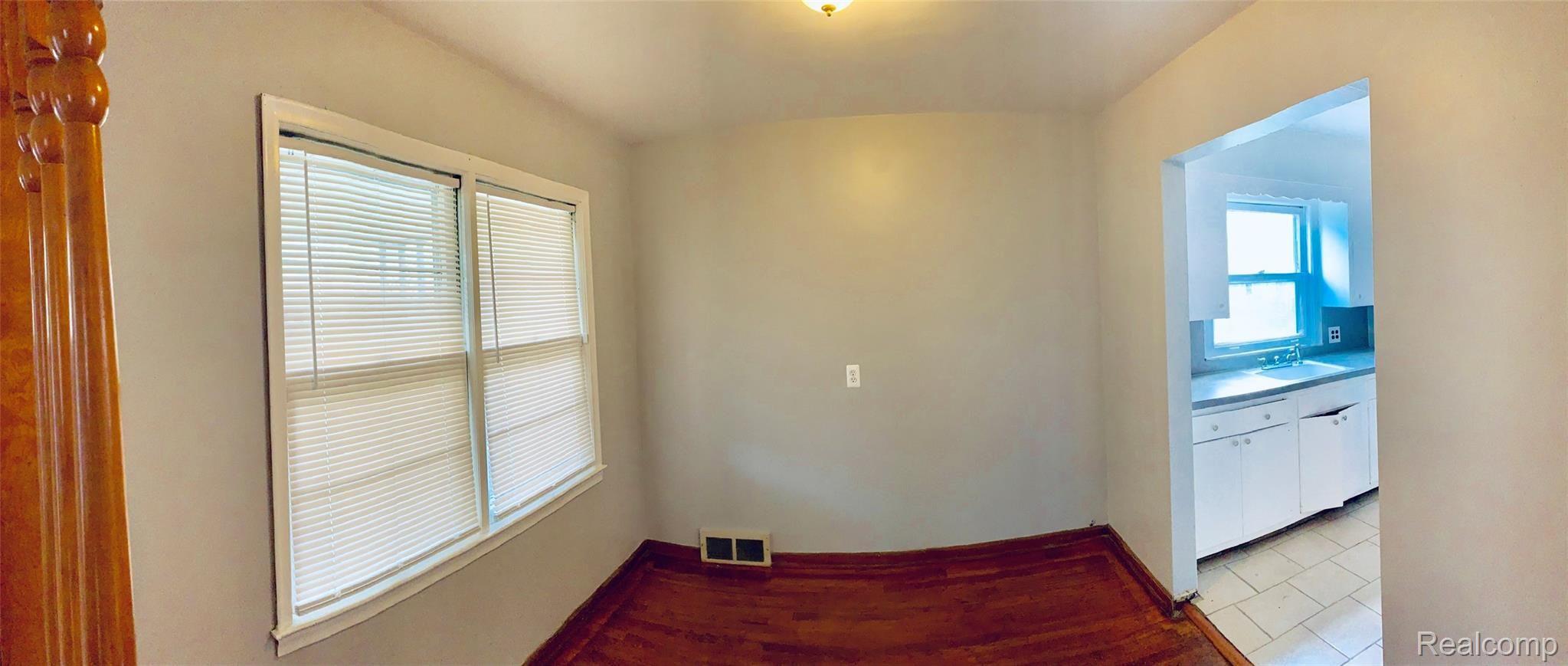 9041 Evergreen Road Detroit, MI 48228 - Photo 4 of 11 71ABA2C5-DAB0-46FC-AA23-B39BB85497E5.jpeg