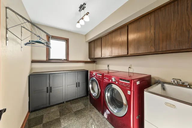 $549,900 | 715 Lochtyn Ridge, Wales, WI 53183