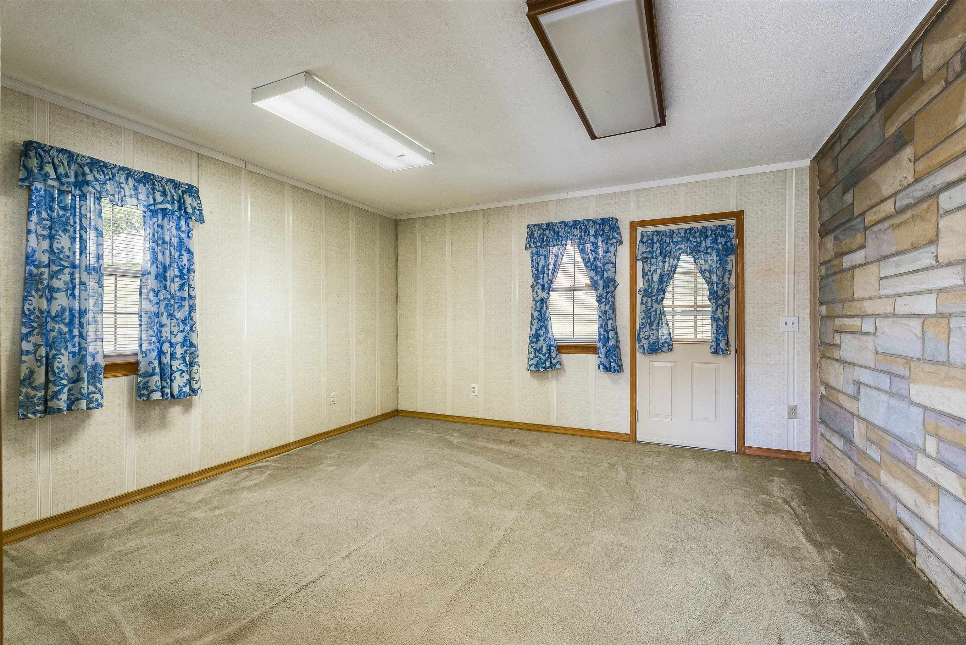 18753 Mt Pleasant Road Elkton, VA 22827 - Photo 15 of 34 an empty room with windows